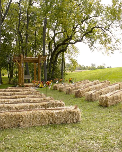 Bales of straw for seating for the wedding ceremony. Hay Bails For Wedding Seating, Straw Bales Wedding, Hay Bail Wedding, Hay Bales Wedding Seating, Hay Bale Seating Wedding, Hay Bale Wedding, Rustic Wedding Ceremony Decor, Hay Bale Seating, Wedding Straws