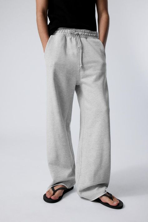 astro loose terry sweatpants - Light Dusty Grey | Weekday WW Baggy Sweatpants Outfit, Sweatpants Outfit Men, Wide Leg Sweatpants Outfit, Grey Sweatpants Men, Seventeen Blue, Drip Ideas, Oversized Hoodie Men, 80s Sport, Fire Clothes