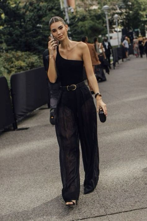 Black Summer Outfits, New York Fashion Week Street Style, Elegante Casual, Looks Black, All Black Outfit, Fashion Week Street Style, Spring 2024, Casual Style Outfits, Style Blog