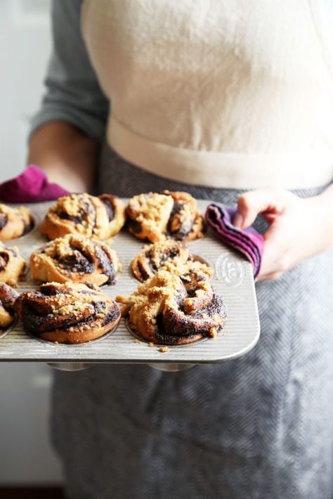 chocolate babka muffins  http://joythebaker.com/2017/12/chocolate-babka-pull-apart-muffins/ Babka Muffins, Pull Apart Muffins, Babka Recipes, Babka Recipe, Chocolate Wafer Cookies, Joy The Baker, Chocolate Babka, Cat Snacks, Food Blogging