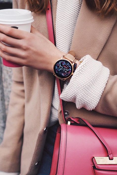 Women Handwatch, Smartwatch Aesthetic, Gold Display, Fossil Smart Watch, Watches Women Michael Kors, Smartwatch Women, Fossil Watch, Hand Watch, Womens Watches Luxury