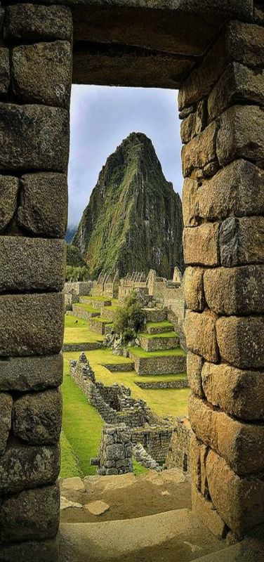 Huayna Picchu, Machu Picchu Peru, Inca Trails, Peru Travel, The Ruins, Travel South, South America Travel, Incredible Places, Machu Picchu