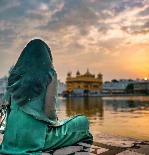 Golden Temple Amritsar Poses, Golden Temple Outfit Ideas, Gurudwara Photography, Desi Pinterest, 2023 Board, Temple Photo, Darbar Sahib, Golden Temple Amritsar, Harmandir Sahib