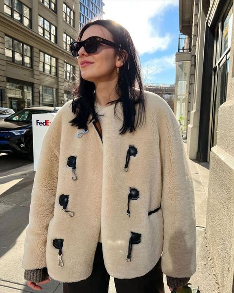 Totême Shearling Jacket, Mango Faux Fur Coat, Shearling Coat Outfit, Shearling Jacket Outfit, Aw Style, Budget Party, Faux Shearling Coat, Faux Shearling Jacket, Shearling Coat