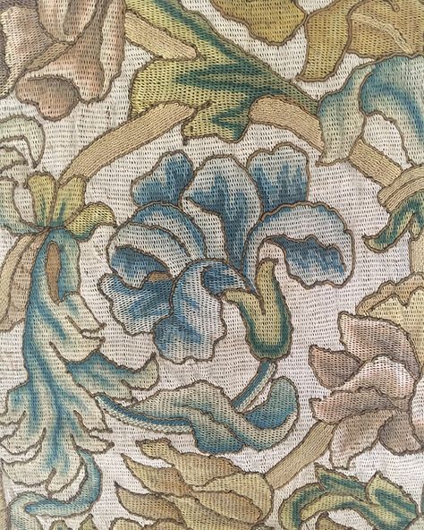 Italian Embroidery, Italian Textiles, Flower Outline, Flower Spray, Antique Dress, Different Flowers, Italian Design, Basket Weaving, Shades Of Blue