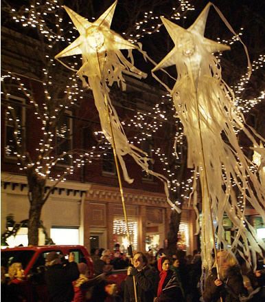 Holiday Parade Floats, Ny Christmas, Parade Float Decorations, Santa Claus Parade, Homecoming Floats, Christmas Parade Floats, Parade Ideas, Rhinebeck Ny, Floating Decorations