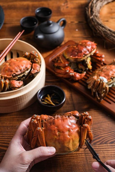 The most traditional way of eating it is simple and straightforward: simply steam the crab and serve with a dipping sauce of ginger and vinegar. Crab Legs, The Crab, Food Writing, Crustaceans, Fresh Seafood, Cooking Techniques, Step By Step Guide, Asian Food, In The Flesh