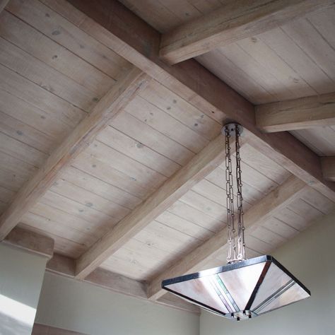 White Wood Ceilings With Beams, White Wash Wood Ceiling With Beams, Wood Plank Ceiling With Beams, White Wash Wood Ceiling, Whitewash Wood Ceiling, Pickled Ceiling, Pickling Wood, White Wash Ceiling, Ceiling Wood Beams