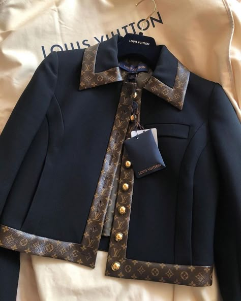 Louis Vuitton Outfits, Lv Clothes, Louis Vuitton Clothes, Lv Shirt, Louis Vuitton Dress, Looks Party, Brand Clothes, Luxury Women Fashion, Fashionista Clothes