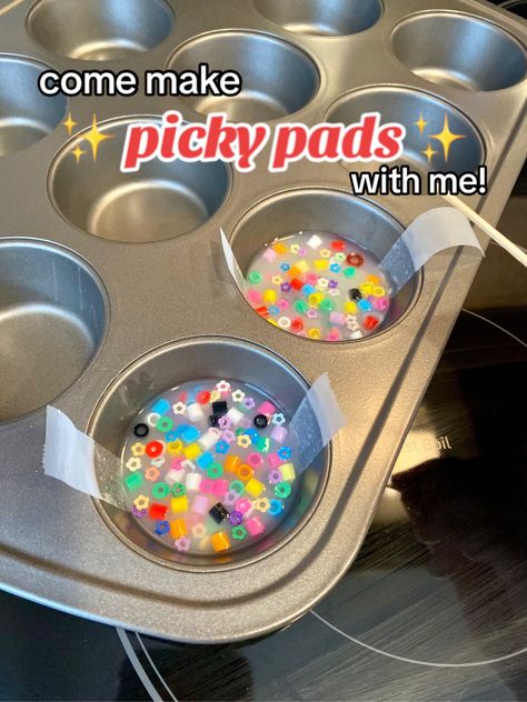 Diy Picky Pad, Picky Pad Diy, Fidget Board Ideas, Gifts For My Dad, Diy Fidgets, Adapted Art, Picky Pad, Librarian Ideas, Skin Picking