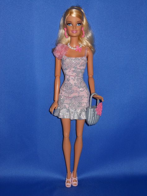 2000s Barbie, Sewing Barbie Clothes, Barbie Sets, Barbie Shop, Barbie Fashionista Dolls, Barbie Mattel, Male Doll, Barbie Fashionista, Barbie I