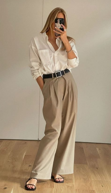 Beige Wide Leg Trousers Outfit, Beige Wide Leg Pants Outfit, Cream Trousers Outfit, Trousers Outfit Ideas, Leg Trousers Outfit, Beige Pants Outfit, Wide Leg Trousers Outfit, Pants Outfit Work, Classy Street Style