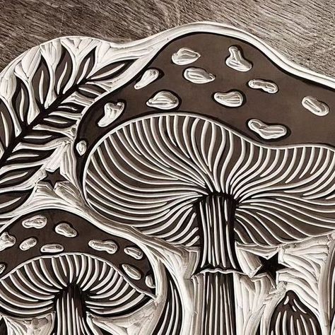 Linocut Art Mushroom, Lino Print Inspiration, Mushroom Printmaking, Mushroom Sgraffito, Mushroom Lino Print, Mushroom Linocut, Carving Stamps, Linocut Illustration, Linocut Artists