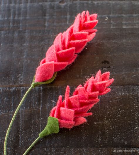 Felt Crafts Flowers, Felt Garden, Small Diy Gifts, Haku Lei, Felt Flowers Patterns, Felt Bouquet, Felt Flower Tutorial, Felted Flowers, Zipper Flowers