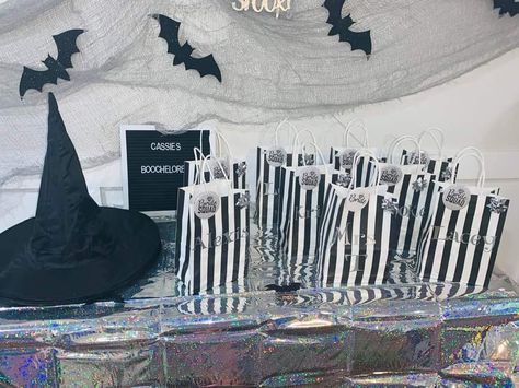 This Witch Is Getting Hitched Party, Witch Bachelorette Party, Spooky Bride, Halloween Bridal Showers, Deco Halloween, Getting Hitched, Bachelorette Party Games, Halloween Photoshoot, Bach Party