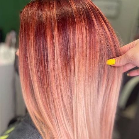 Peach Blonde Hair Color Formulas | Wella Professionals Autumn Hair Color Ideas, Peach Blonde Hair, Copper Rose Gold Hair, Autumn Hair Color, Peach Blonde, Rose Gold Hair Shades, Rose Gold Hair Color Ideas, Blonde Looks, Peach Hair Colors