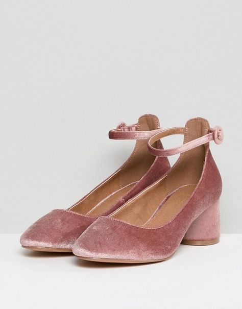 Velvet Block Heels Wedding, Block Heel Shoes For Women, Velvet Shoes Women, Pink Velvet Shoes, Pink Velvet Heels, Velvet Block Heels, Autumn Shoes Women, Day Outfit Ideas, Fall Fashion Trends Women