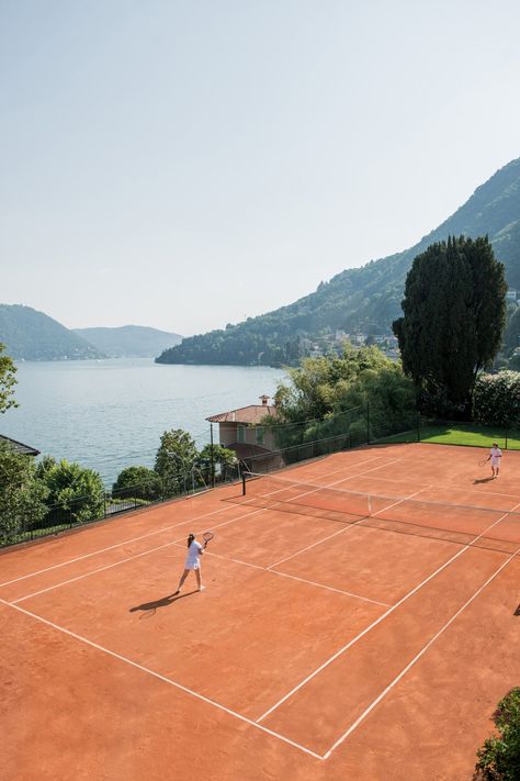 **Passalacqua (Lake Como, Italy)** Tenis Court Aesthetic, Tennis Clay Court, Passalacqua Lake Como, Tennis Club Aesthetic, Tennis Court Aesthetic, Leisure Aesthetic, Lake Como Aesthetic, Mode Tennis, Turks And Caicos Resorts