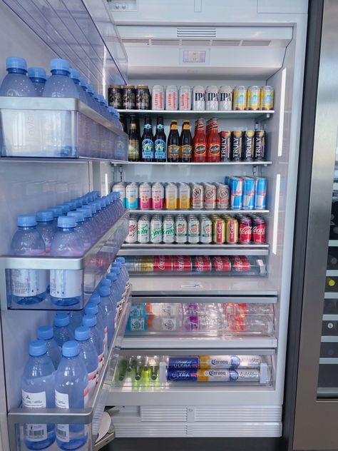 Modern Fridge Organization, Fridge Organization Ideas Aesthetic, Organizing Drinks In Pantry, Aesthetic Fridge Organization Drinks, Drinks Fridge In Kitchen, Gym Rat Fridge, Fridge Organization Drinks, Drink Fridge Aesthetic, Drink Pantry