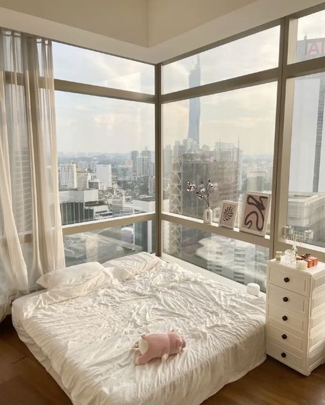 Modern Bedroom Big Windows, High Rise Apartment Bedroom, Bedroom With Big Windows, Minimalist Home Interior, Dekorasi Kamar Tidur, Pastel Room, Bedroom Decor Design, Dream House Rooms, Aesthetic Rooms