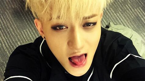 EXO's Tao changes the way he writes his signature | SBS PopAsia Tao Selca, Exo Tao, Tao Exo, Huang Zi Tao, Zi Tao, Z. Tao, Sm Entertainment, Mysterious Girl, Kim Jongdae