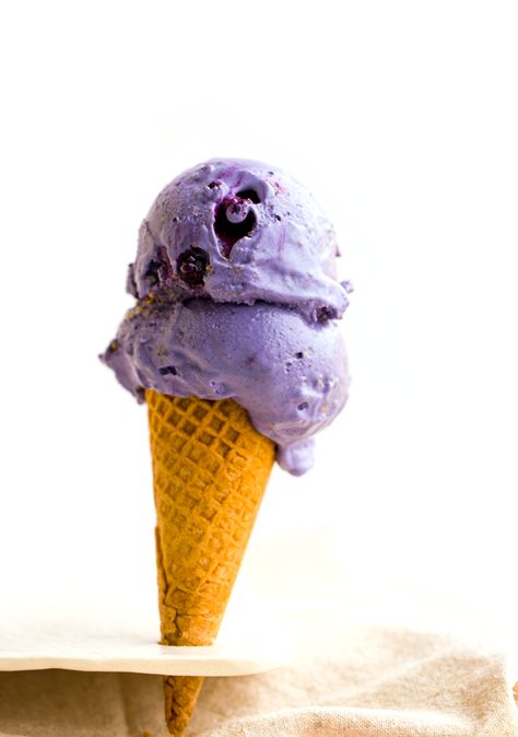 Blueberry Cheesecake Ice Cream Vegan Ice Cream Recipes, Blueberry Cheesecake Ice Cream, Chunky Monkey Ice Cream, Best Vegan Ice Cream, Berry Ice Cream, Candy Ice Cream, Vegan Ice Cream Recipe, Blueberry Ice Cream, Peanut Butter Ice Cream