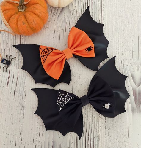 Handmade Halloween Costumes, Different Types Of Flowers, Halloween Bows, Embroidery Threads, Halloween Costume Accessories, Handmade Hair Bows, Fabric Embroidery, Black Bat, Halloween Hair