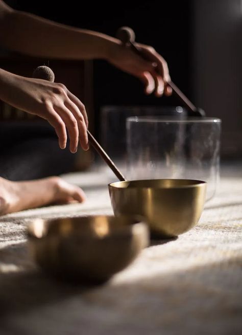 Gong Bath, Yoga Photoshoot, Sound Meditation, Sound Bath, Best Meditation, Healing Vibrations, Sound Therapy, Healing Space, Tibetan Singing Bowls