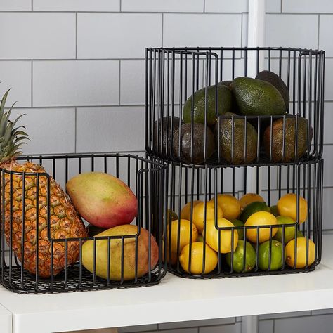 20 Kitchen Organization Ideas To Maximize Storage Space | Architectural Digest Countertop Food Storage, Produce Countertop Storage, Kitchen Fruit Storage Modern, Displaying Fruit In Kitchen, Fruits Organization Ideas, Fruit And Vegetable Storage Countertops, Countertop Fruit Storage Ideas, Fruits Organization, Fruit Organization Kitchens