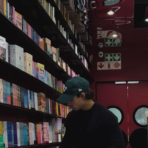 Ethan Kieffer on Instagram: "Fun fact: I actually read books 📚 Past week. Hitting some more milage and throwing some weight around. Finally found some blue denim 😮‍💨" Street Outfit For Men, Blue Cap Outfit, Ethan Kieffer, Outfit With Cap, Men Street Outfit, Cap Outfit, Cap Men, Street Outfit, Anime Boys