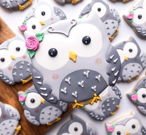 Baby Shower Veggie Tray Ideas, Baby Shower Veggie Tray, Owl Cookies Decorated, Owl Sugar Cookies, Veggie Tray Ideas, Cookie Cake Designs, Cake And Sweets, Owl Cookies, Little Owls