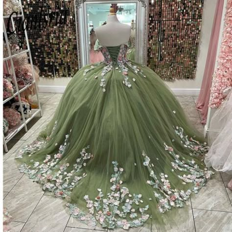 Quince Outfit, Quinceanera Checklist, Ball Gown Sweet 16, Quince Planning, Xv Ideas, Quince Stuff, Xv Dresses, Yeri Mua, Green Quinceanera Dresses