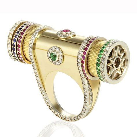 Sybarite Jewellery This is the fully functioning Kaleidoscope ring, it has rubies, sapphires and emeralds inside that move when you turn it. Gems Drawing, Expensive Jewlery, Kaleidoscopes, Black Hills Gold, Ruby Jewelry, Special Jewelry, Bling Rings, Emerald Jewelry, Sapphire Jewelry