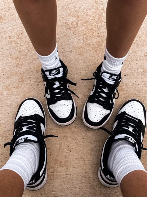 Matching Dunks Couples, Couplephoto Photo Ideas, Matching Shoes, Couple Shoes Matching, Nike Company, Panda Outfit, Cute Couples Cuddling, Couple Shoes, Kawaii Shoes