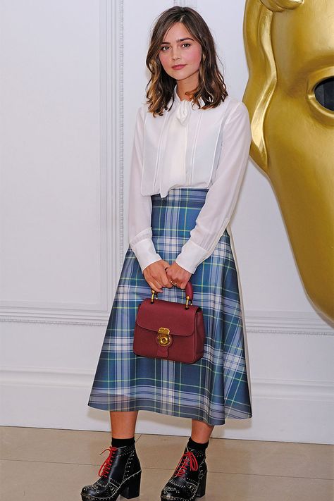 Jenna Coleman wears tartan Jenna Coleman Style, Petite Celebrities, Short Girl Fashion, Short Celebrities, Soft Gamine, Jenna Coleman, Girls Wardrobe, Petite Outfits, Petite Fashion