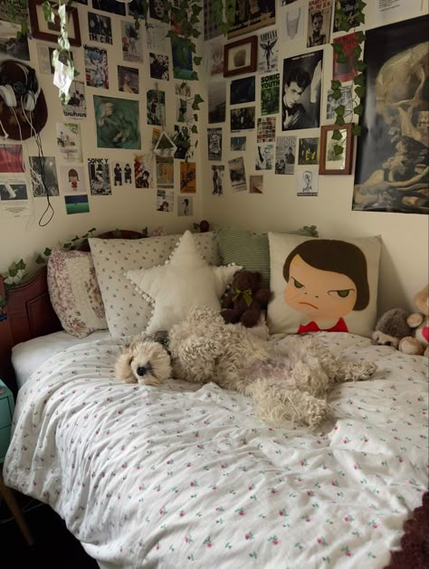 Granny Room Ideas, Twee Aesthetic Room, Full Sized Bed Ideas, Twee Room Decor, Twin Bed Rooms Ideas Aesthetic, Twin Bed Room, Twin Bedroom Ideas, Things For My Room, Room Things