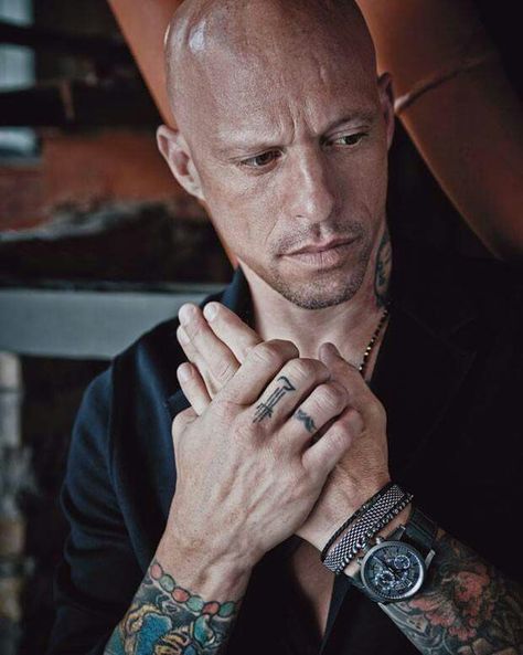 Ami James (Miami Ink) Ami James Tattoo, James Tattoo, Ami James, Arrow Tattoo Finger, Miami Ink Tattoos, Middle Finger Tattoos, Miami Tattoo, Miami Ink, Ring Finger Tattoos