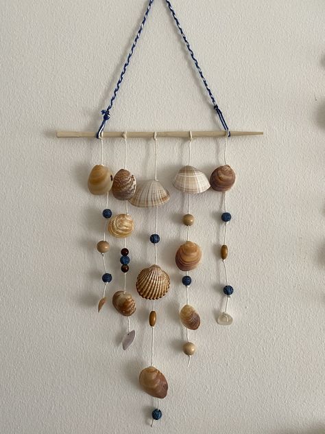 Homemade Dream Catcher Diy, Handmade Shell For Summer, Seashell Dreamcatcher, Seashell Mobile Diy, Shell Mobile Diy, Sea Shell Dream Catcher, Shell Dream Catcher, Handmade Spiritual Shell, Homemade Dream Catchers