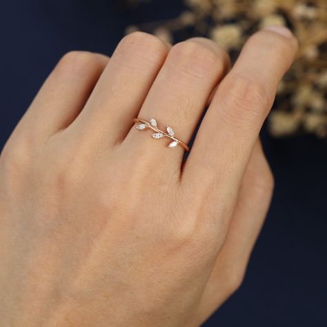 Cute Gold Rings For Teens, Simple Diamond Ring Designs Unique, Sinple Rings, Leaf Diamond Ring, Unique Ring Designs Gold, Rose Gold Rings Simple Unique, Simple Diamond Rings Everyday, Simple Ring Designs Gold, Gold Rings Simple Unique