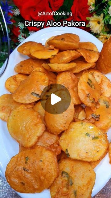 Aloo Bonda Recipe Video, Aloo Pakora Recipe, Pakora Recipes For Rainy Days, Aloo Snacks Recipes, Sweet Potato Curry Vegan, Aloo Pakora, Easy Iftar Recipes, Vegetable Pakora, Pakora Recipe