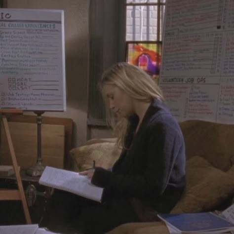 Paris Geller Study Motivation Edit, Study Paris Geller, Paris Geller Aesthetic Study, Paris Geller Icon, Paris Geller Studying, Paris Geller Study Motivation, Paris Geller Study, Paris Geller Aesthetic, Revision Motivation