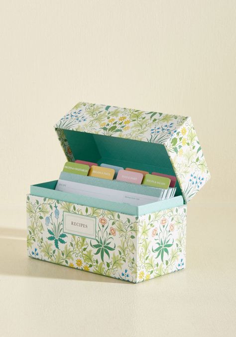 Garden of Eaten Recipe Card Box Recipe Box Makeover, Diy Card Box, Recipe Card Boxes, Recipe Card Box, File Decoration Ideas, Homemade Bows, Green Exterior, Paper Boy, Cute Diy Room Decor