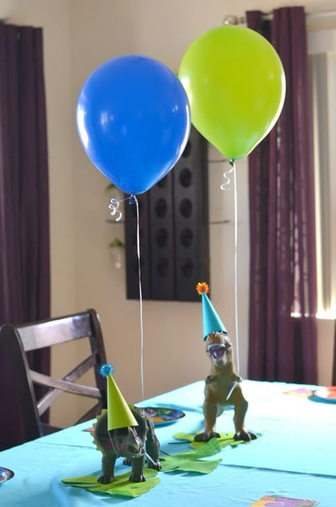 4de Verjaardag, Dinosaur Birthday Theme, Dinosaur Birthday Party Decorations, Dinosaur Balloons, Fest Temaer, Dinosaur Themed Birthday Party, Dino Birthday Party, Dinosaur Theme Party, Dino Birthday