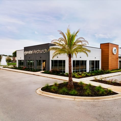 Black Commercial Building Exterior, Church Exterior Design, Modern Church Design, Church Building Design Exterior, Contemporary Church Design, Studio Exterior, Church Connection Center, Aesthetic Church, Church Exterior