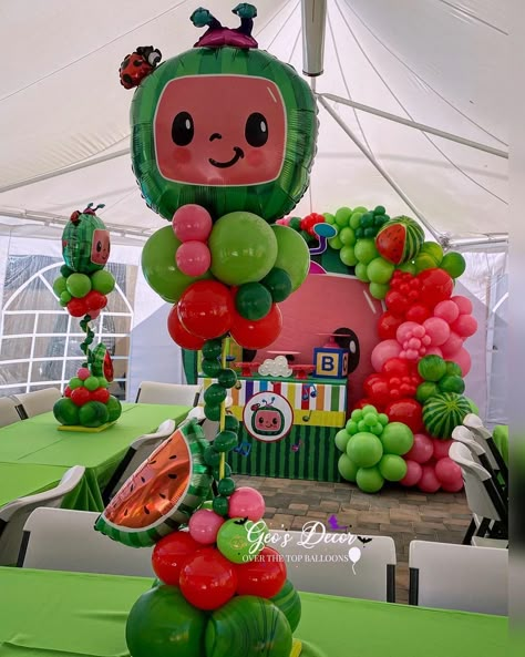 Pink And Green Cocomelon Party, Cocomelon Pool Party Ideas, Coco Melon Balloons, Cocomelon Watermelon Birthday Party, Cocomelon Party Ideas Decoration, Cocomelon Balloon Centerpiece, Coco Melon Party Decorations, Cocomelon Bday Theme, Coco Melon Balloon Garland