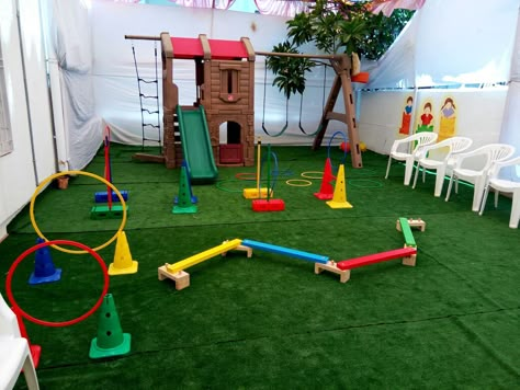 Creche Design Day Care, Activity Center Design, Day Care Ideas Decoration, Day Care Center Design, Day Care Activities, Day Care Room Ideas, Creche Ideas, Child Care Center Design, Preschool Cubbies