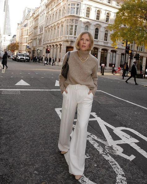 London Autumn Outfit, White Pants Outfit Winter, European Style Outfits, Jessie Bush, White Pants Outfit, Pants Outfit Fall, Winter Pants Outfit, Fall Fashion Dresses, Elegant Outfit Classy