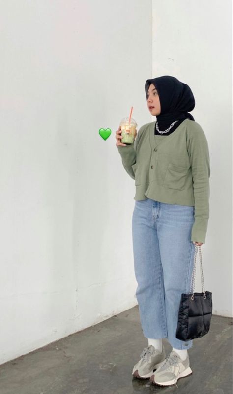 Outfit Ideas Hijab Plus Size, Ootd Big Size Casual, Outfit Hijab Casual Gendut, Outfit Cewe Gemuk, Hijab Outfit Big Size, Ootd Hijab Gendut, Ootd Hijab Big Size, Bigsize Hijab Outfit, Plus Size Outfits Hijab