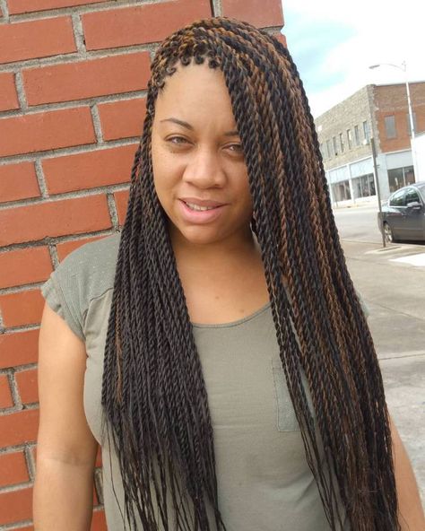 Long Highlighted Senegalese Twists Long Twist Braids, Red Balayage Hair, Senegalese Twist Hairstyles, Senegalese Twists, Short Box Braids, Long Box Braids, French Braid Hairstyles, Twist Styles, Twist Braid Hairstyles