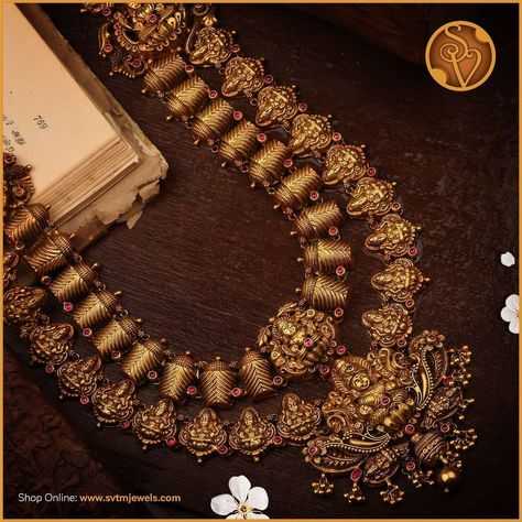 Sri Vasavi Thanga Maaligai shared a photo on Instagram: “Presenting beautiful antique bridal masterpiece 22kt gold jewellery . The traditionally gorgeous…” • See 1,830 photos and videos on their profile. Bridal Gold Necklace, Engagement Rings Vintage, Wedding Jewelry Sets Bridal Jewellery, Gold Temple Jewellery, Neck Pieces Jewelry, Antique Necklaces Design, Antique Gold Jewelry Indian, Indian Bridal Jewelry Sets, Antique Jewellery Designs